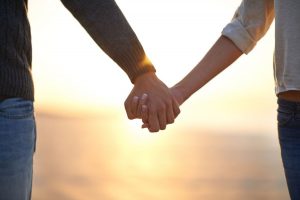 Любовные гадания: 5 практик для предсказания будущего в отношениях